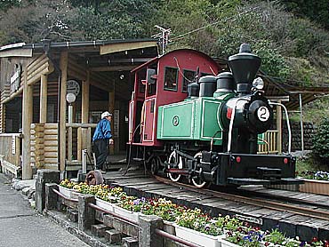 [観光用機関車]